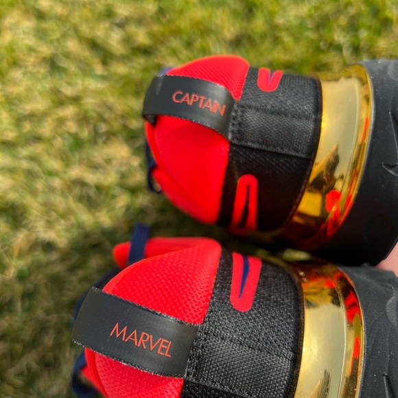 Nike React Infinity Run Flyknit 2 - Custom Colors Captain Marvel Inspired - Picture 8 of 11